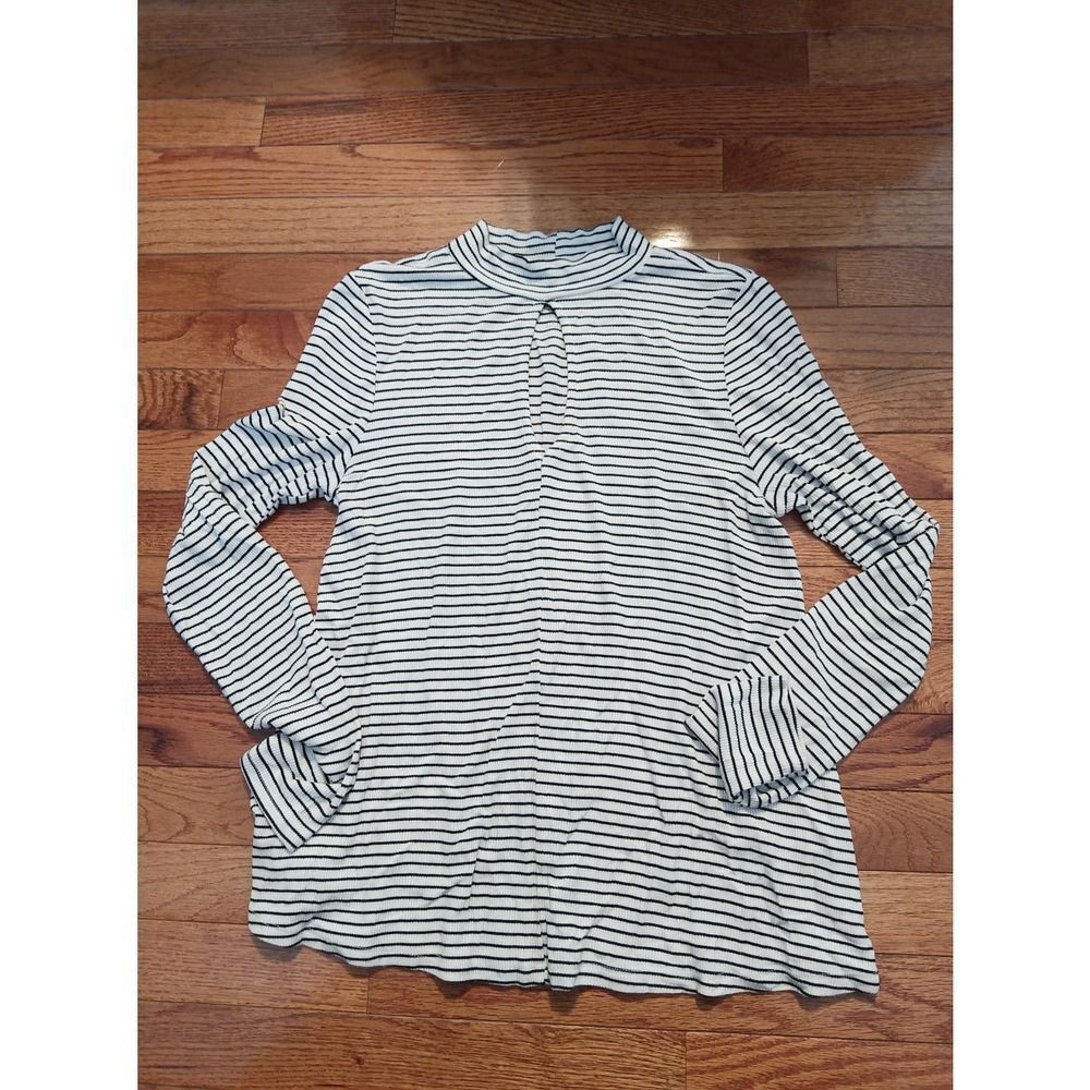 So Black and White Striped Long Sleeve Keyhole Front Top Size Small‎